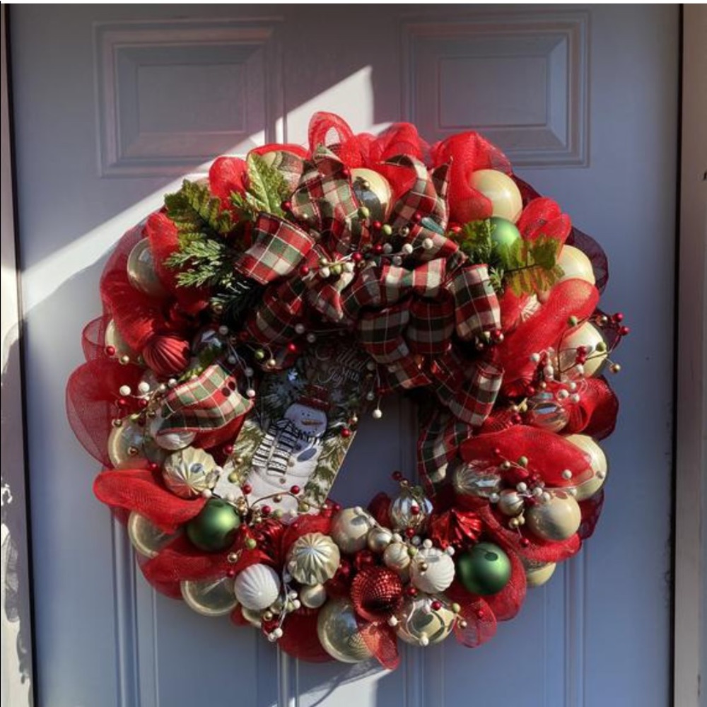 Traditional round deco mesh Wreath